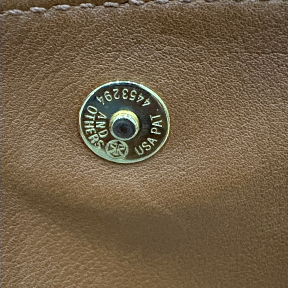 COACH- Elegant Brown Leather Shoulder Bag - Picture 4 of 8